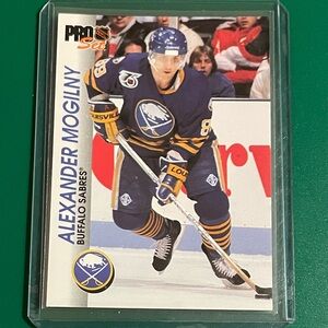 Alexander Mogilny #19 1992-93 Pro Set Hockey Trading Card